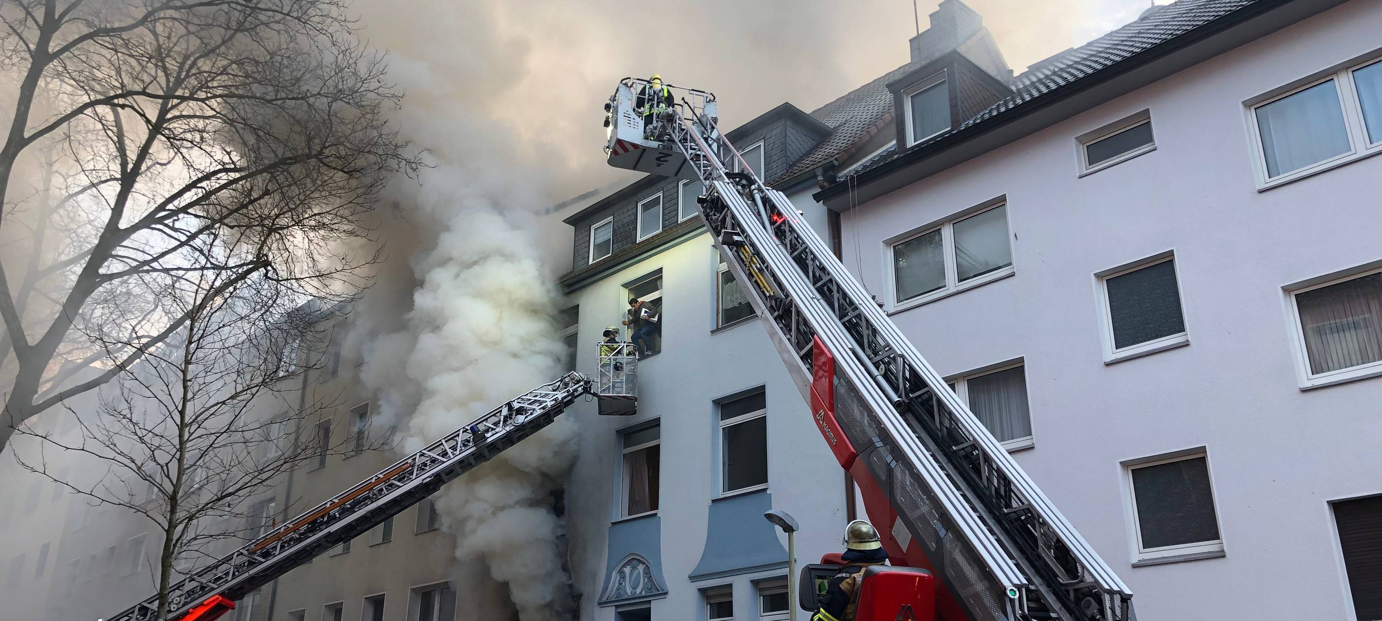 feuer-brand-wohnungsbrand-feuerwehr-radio-essen