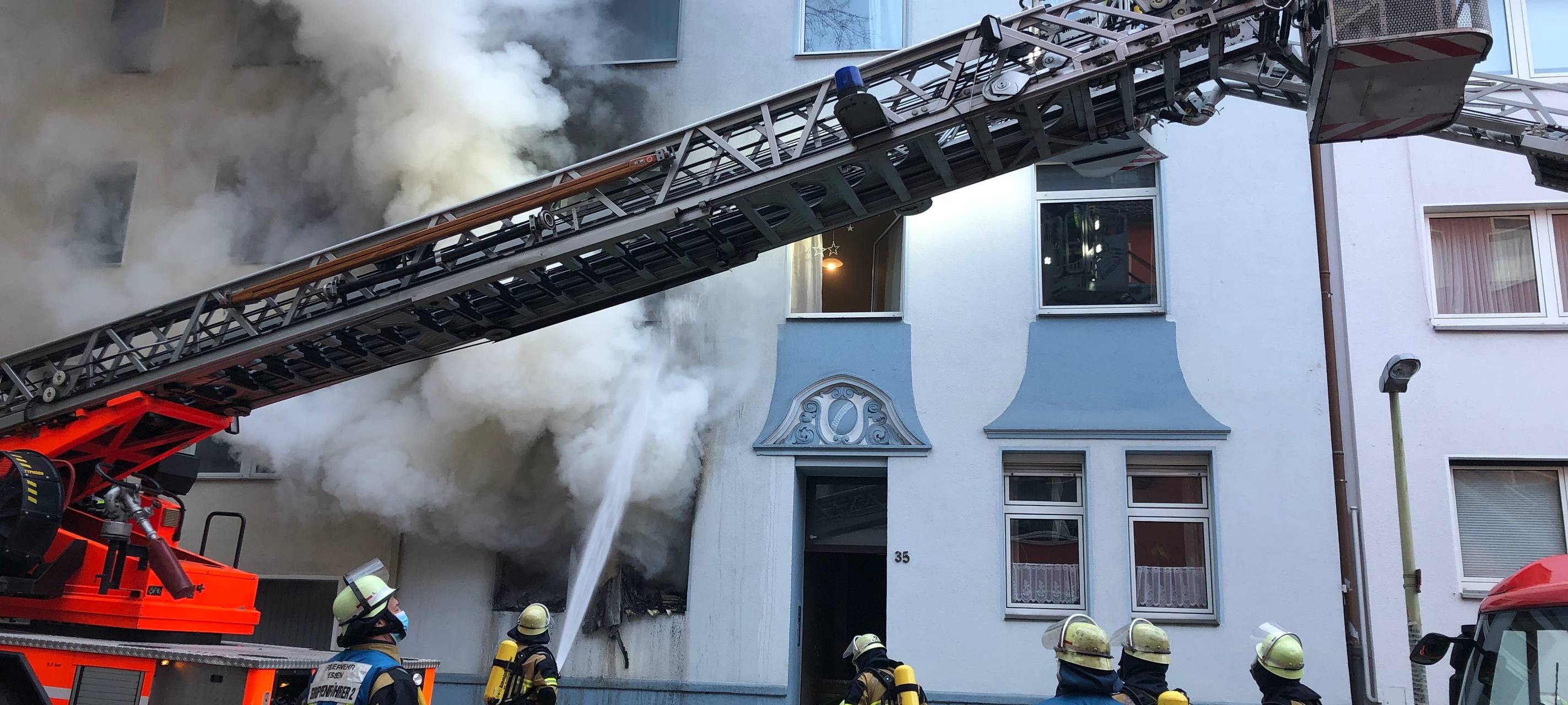 feuer-brand-wohnungsbrand-feuerwehr-radio-essen