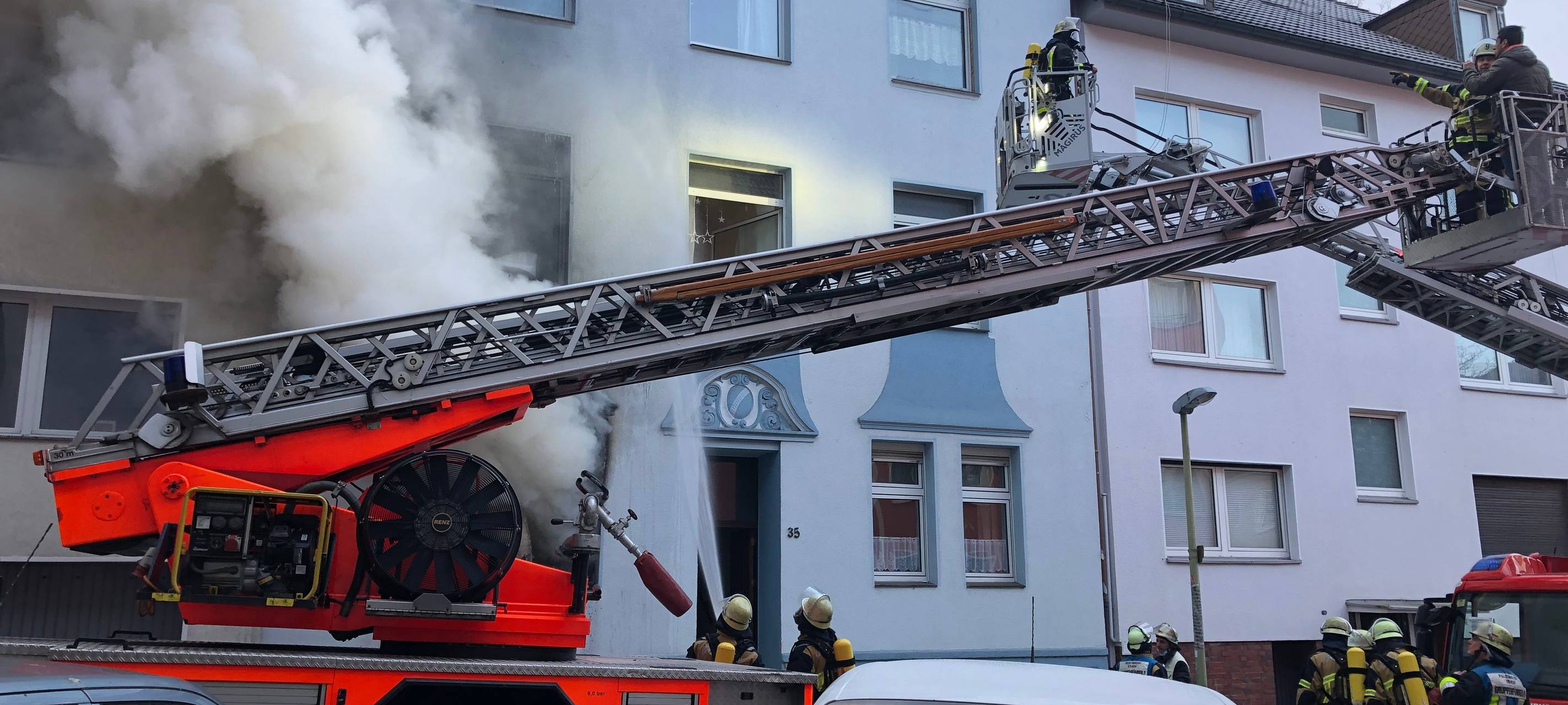 feuer-brand-wohnungsbrand-feuerwehr-radio-essen