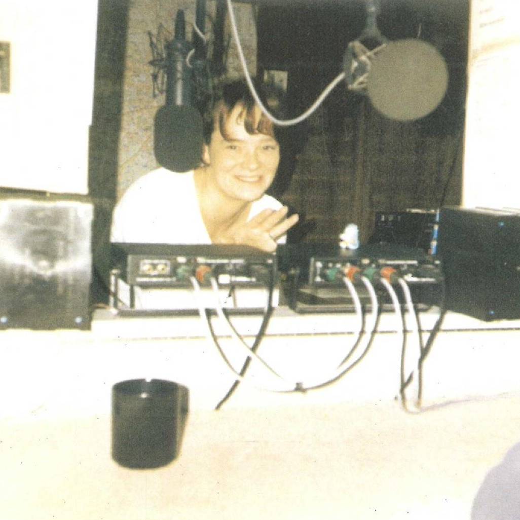 Anna Bartl im alten Studio von Radio Essen an der Sachsenstraße