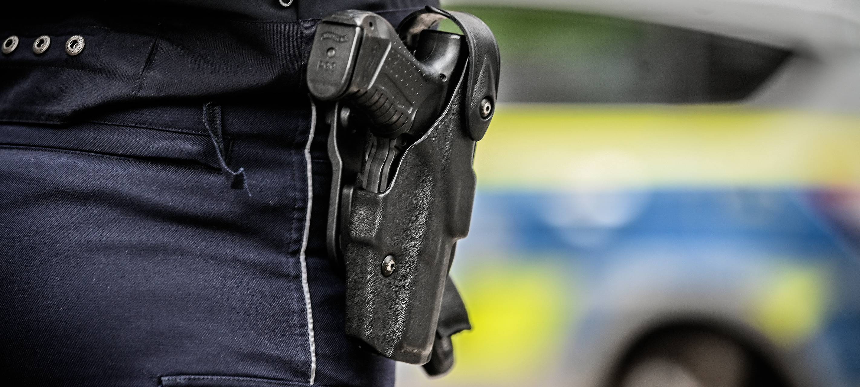 polizei-radio-essen-waffe-pistole-p99