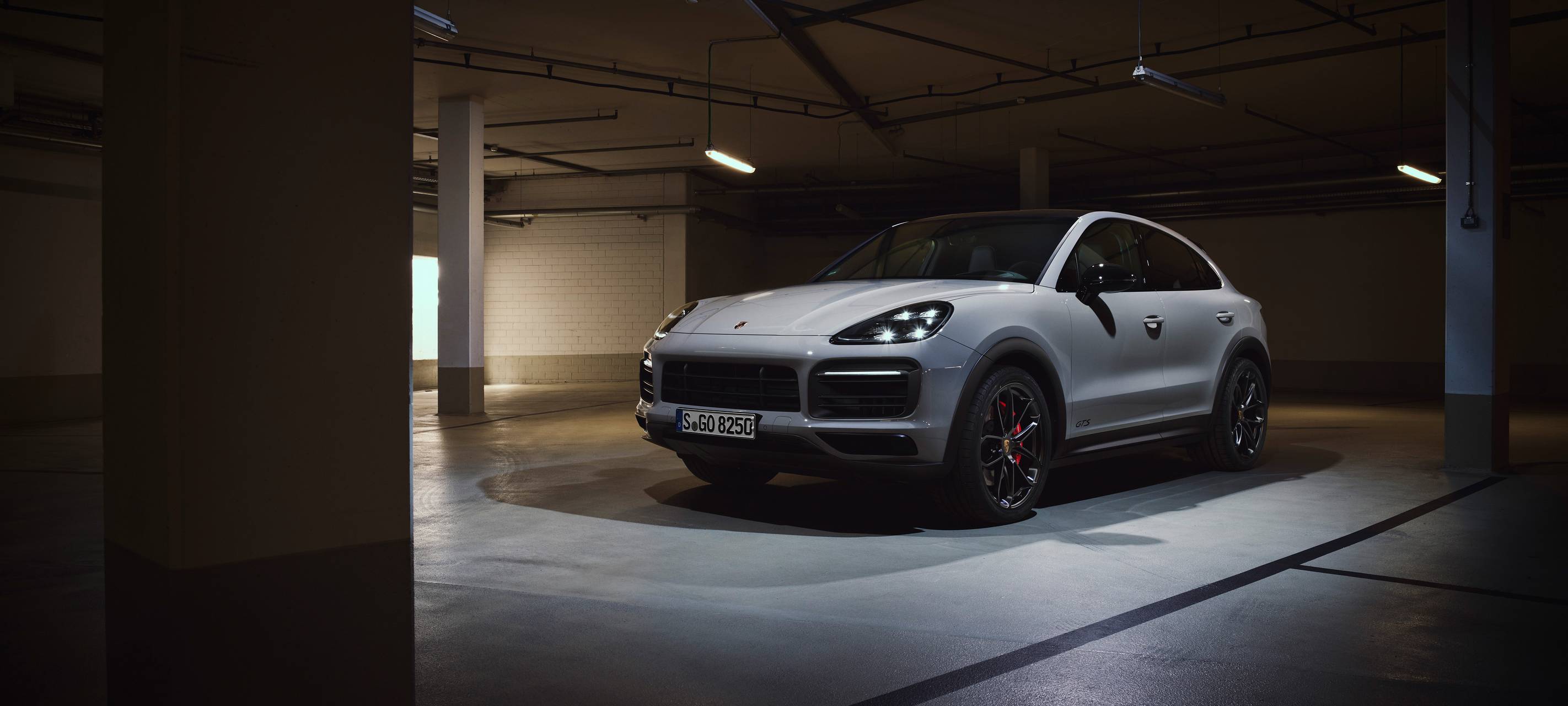 porsche-cayenne-gts-suv-radio-essen