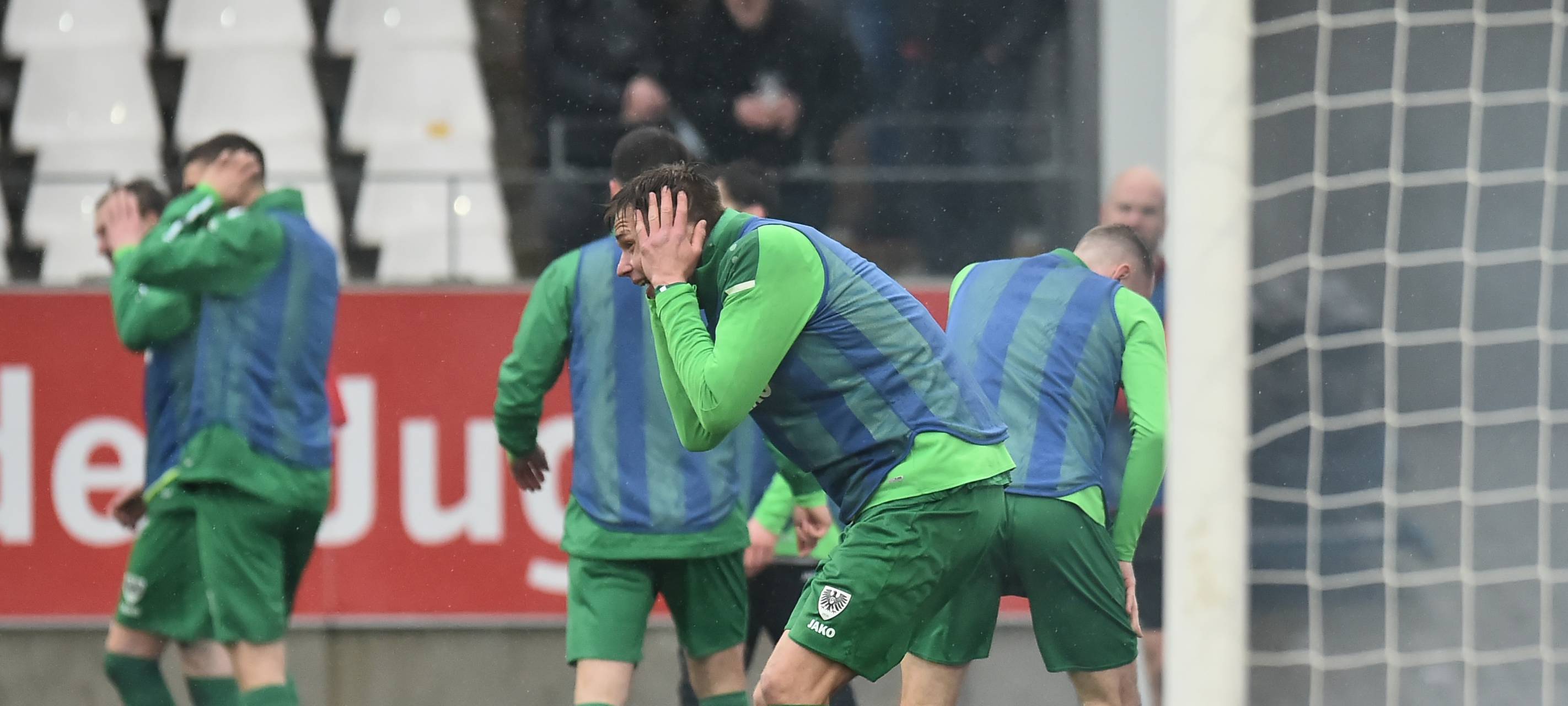 Böllerwurf beim Spiel von Rot-Weiss Essen gegen Preußen Münster