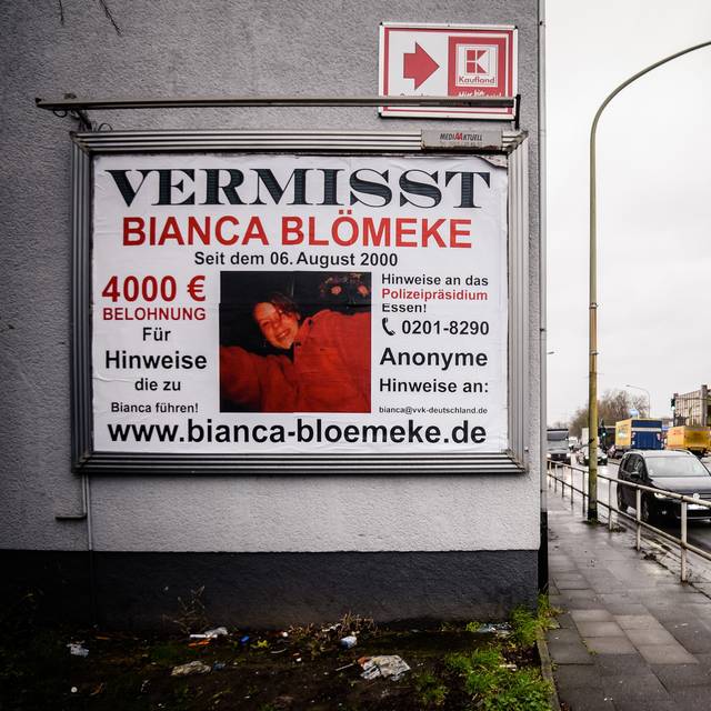 Suche mit Plakat an der Gladbecker Straße nach Bianca Blömeke aus Essen