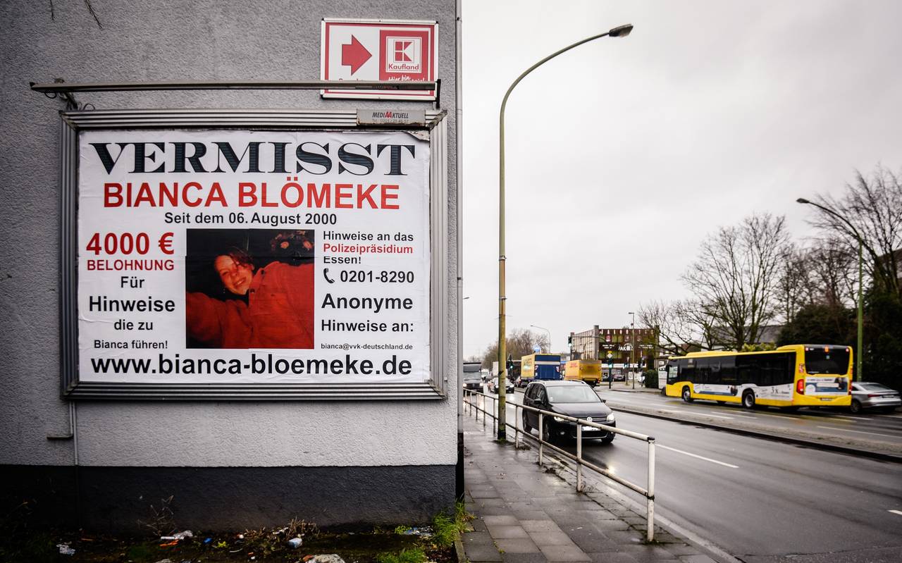 Suche mit Plakat an der Gladbecker Straße nach Bianca Blömeke aus Essen