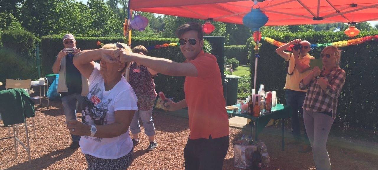 Alex Küper hat in Gärten "Auf gute Nachbarschaft" gemacht und den DJ gespielt