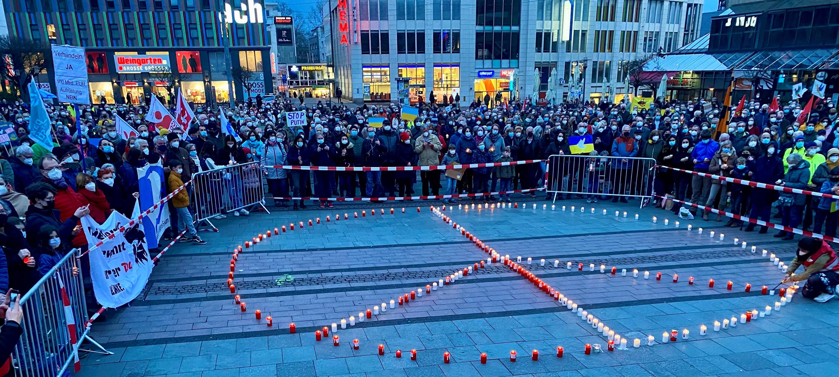 Essen: Friedensdemos gegen Ukraine-Krieg mit über Tausend Menschen