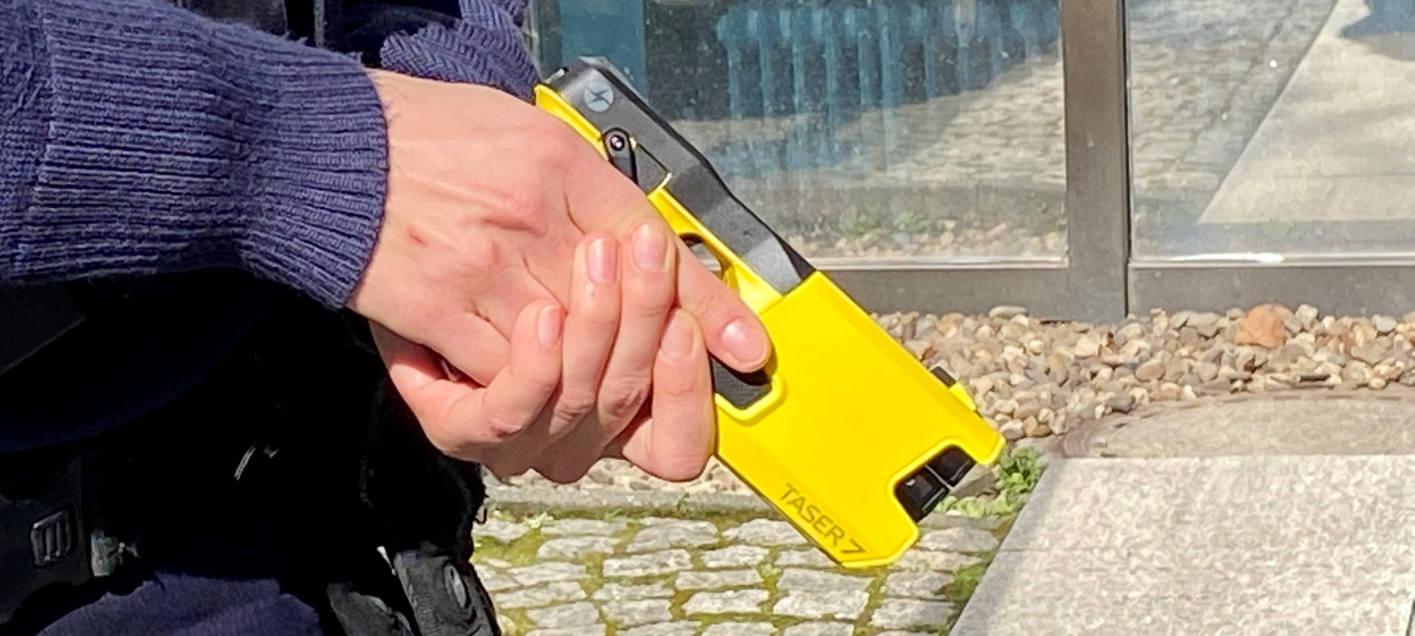 Polizei Essen tasert Mann mit Messern