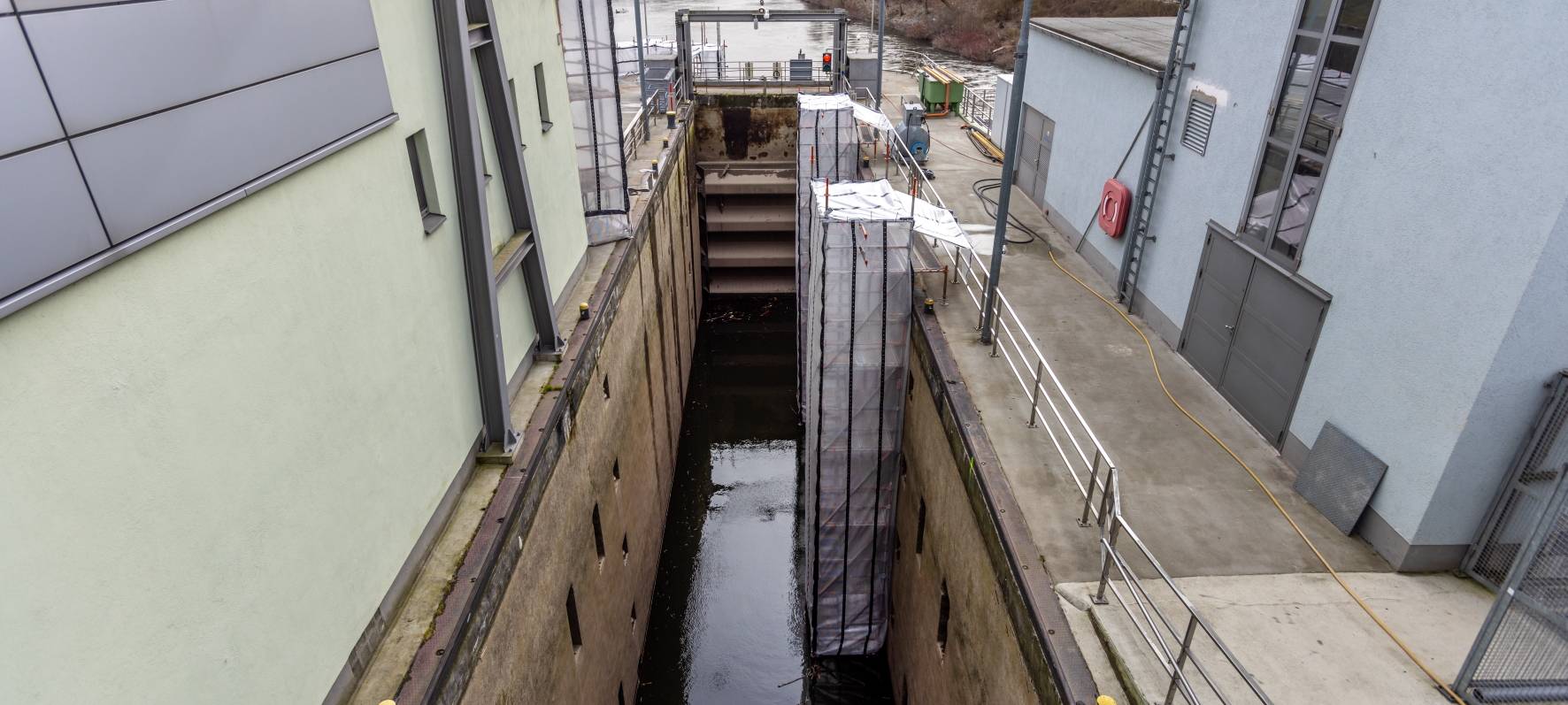 Wehranlage am Baldeneysee in Essen bekommt neue Trafostation