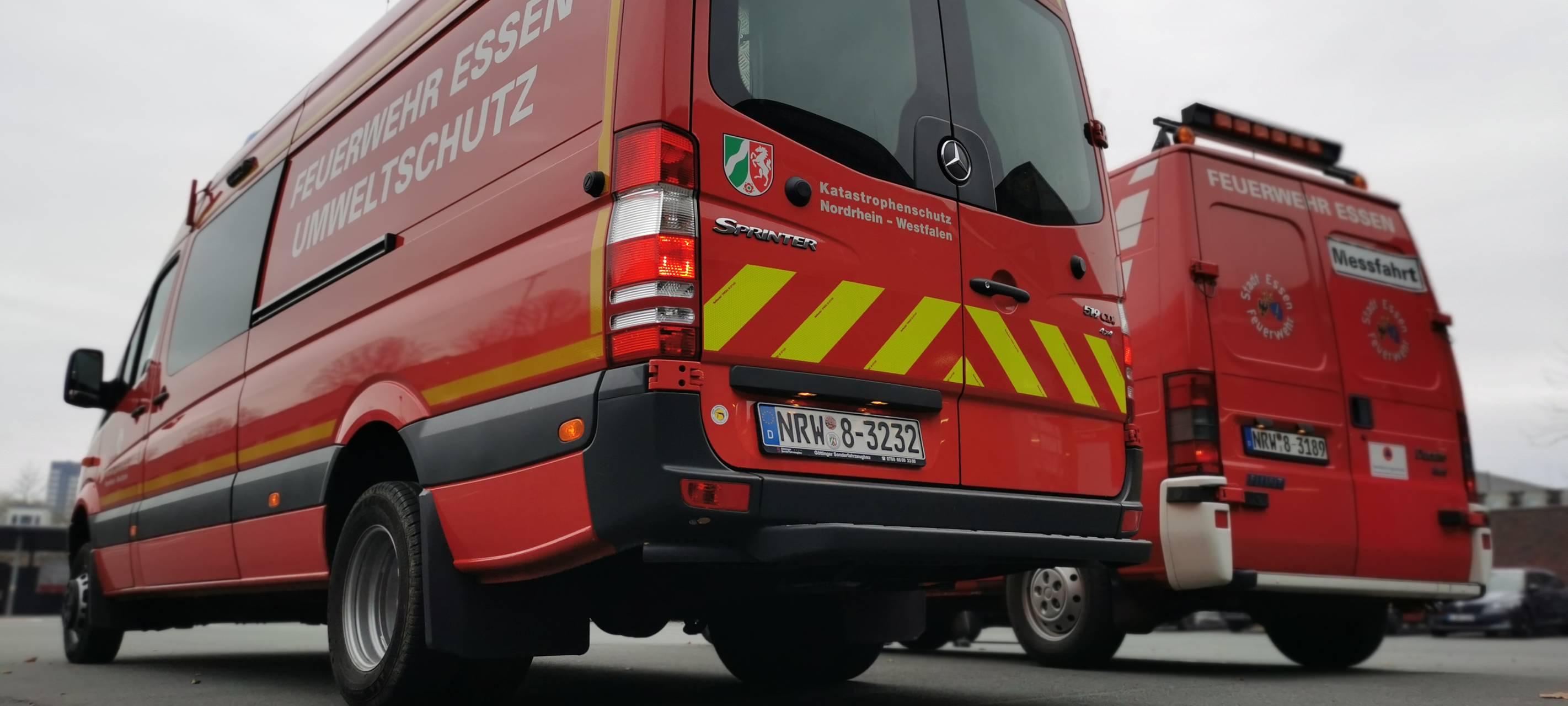 Auf den Messwagen der Feuerwehr steht unter anderem "Katastrophenschutz".