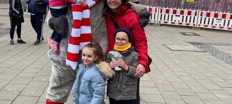 Emil On Tour: Unterwegs mit unserem Radioelch zum 30. Geburstag