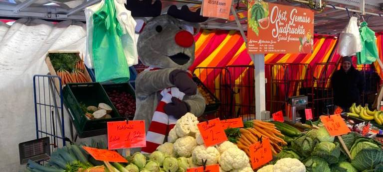 Emil On Tour: Unterwegs mit unserem Radioelch zum 30. Geburstag