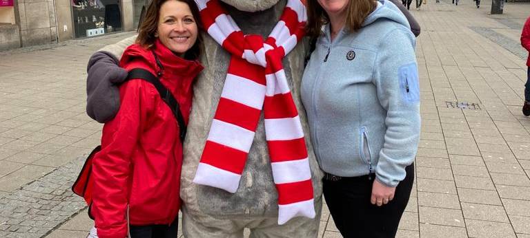 Emil On Tour: Unterwegs mit unserem Radioelch zum 30. Geburstag