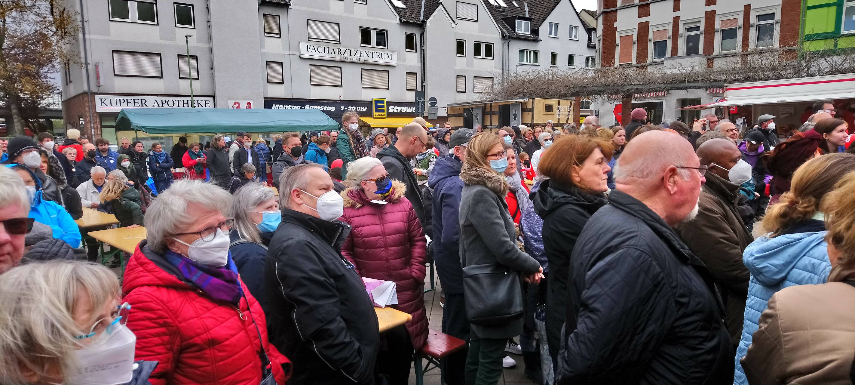 Wahlkampf in Essen: Karl Lauterbach bekommt Lob und Pfiffe in Kupferdreh
