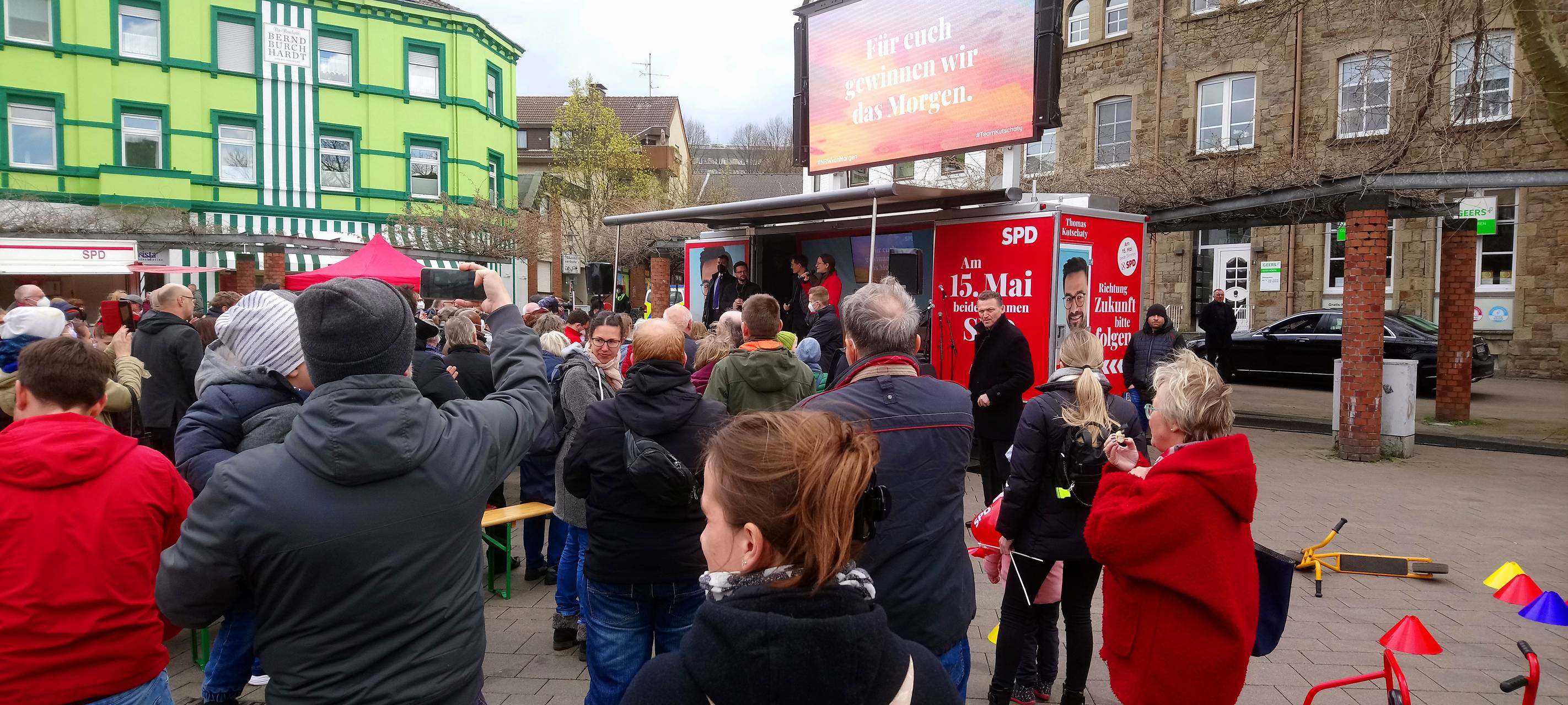 Wahlkampf in Essen: Karl Lauterbach bekommt Lob und Pfiffe in Kupferdreh