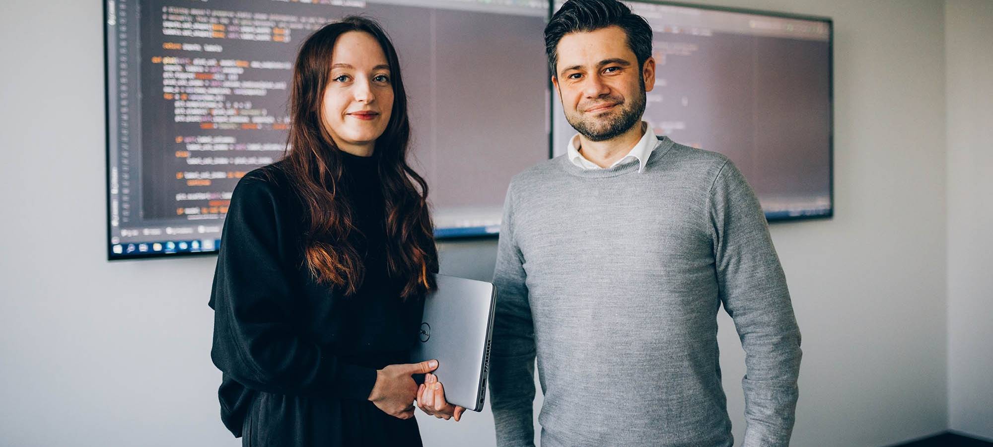 Vasilios Danos (rechts) - KI-Experte bei TÜV Nord in Essen