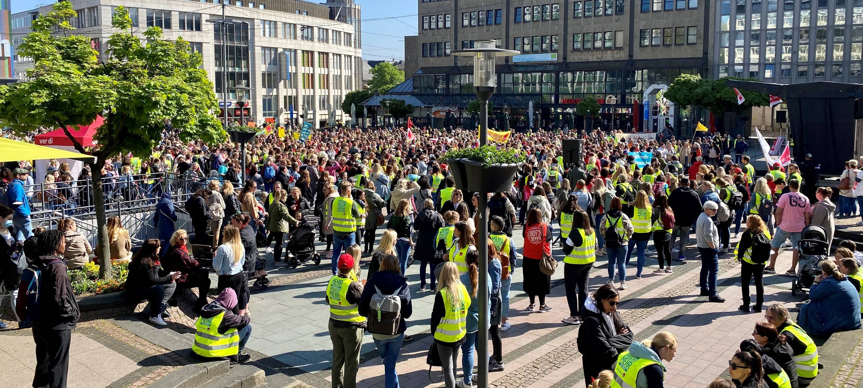 Demo von Erzieherinnen und Sozialarbeitern in Essen (2022)