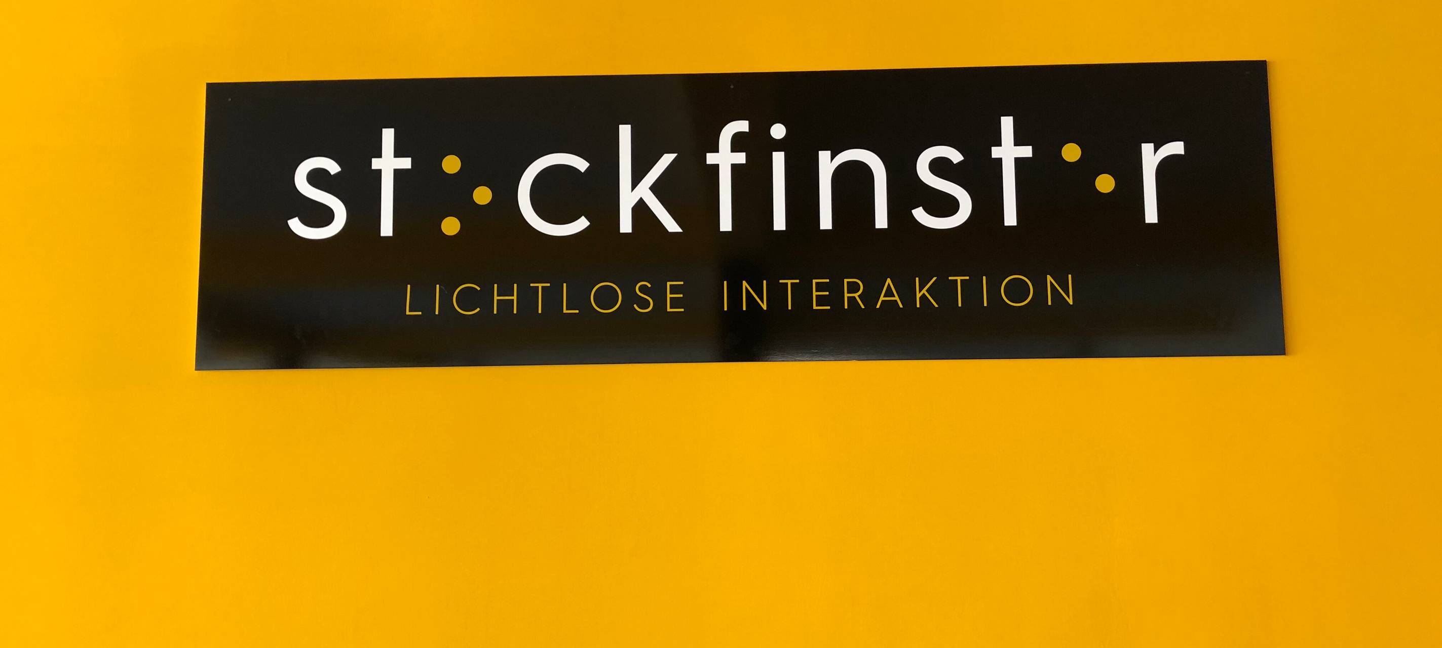 Dunkel-Parcours in Essen: Den Alltag von Blinden erleben