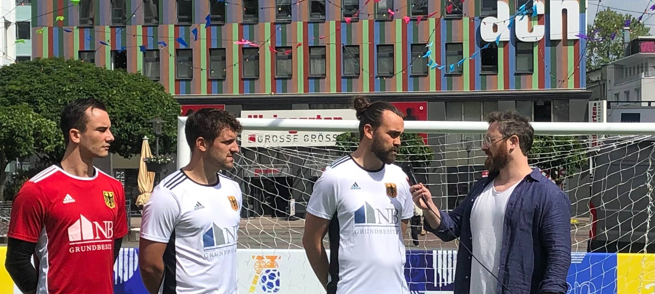 Fußball-Event in Essen: Spatenstich für Kleinfeld-Fußball-WM am Kennedyplatz
