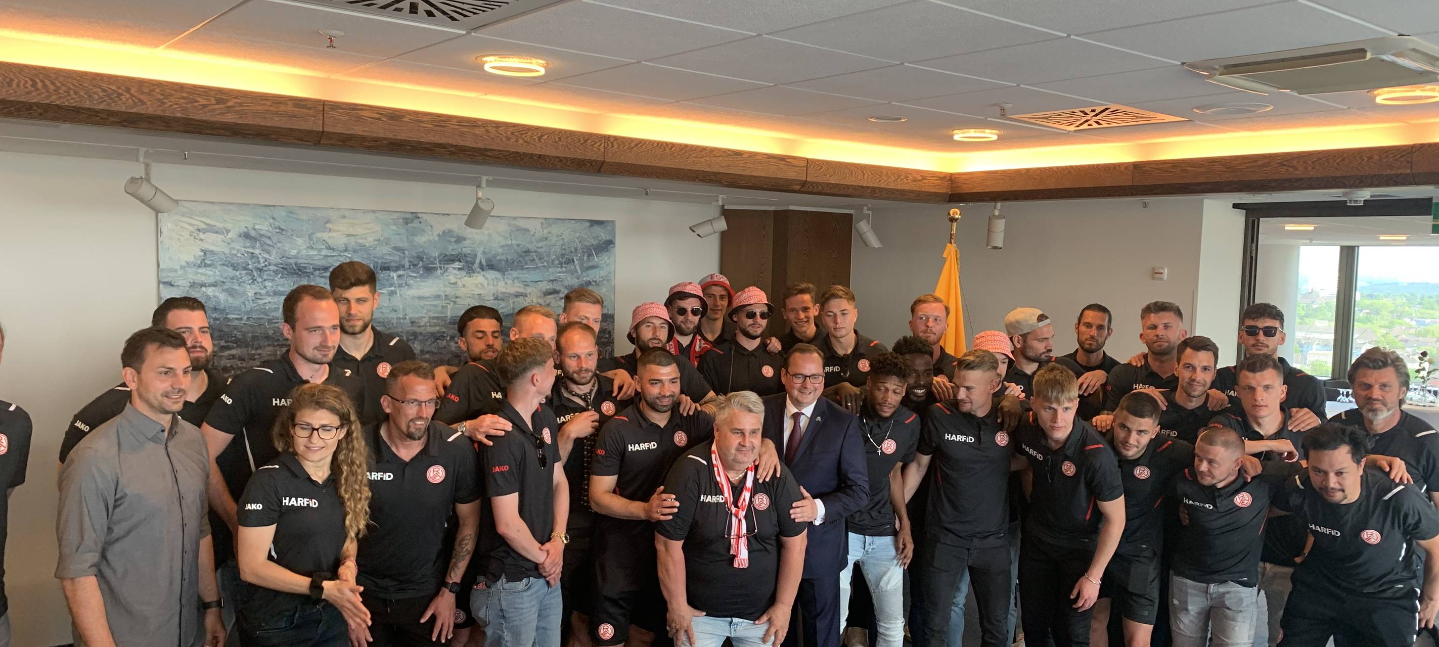 Rot-Weiss Essen: Empfang im Rathaus nach wilder Aufstiegsfeier