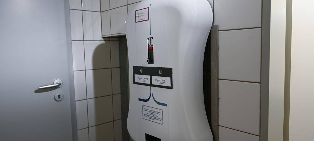 Diese Schulen in Essen bekommen Automaten mit Binden und Tampons
