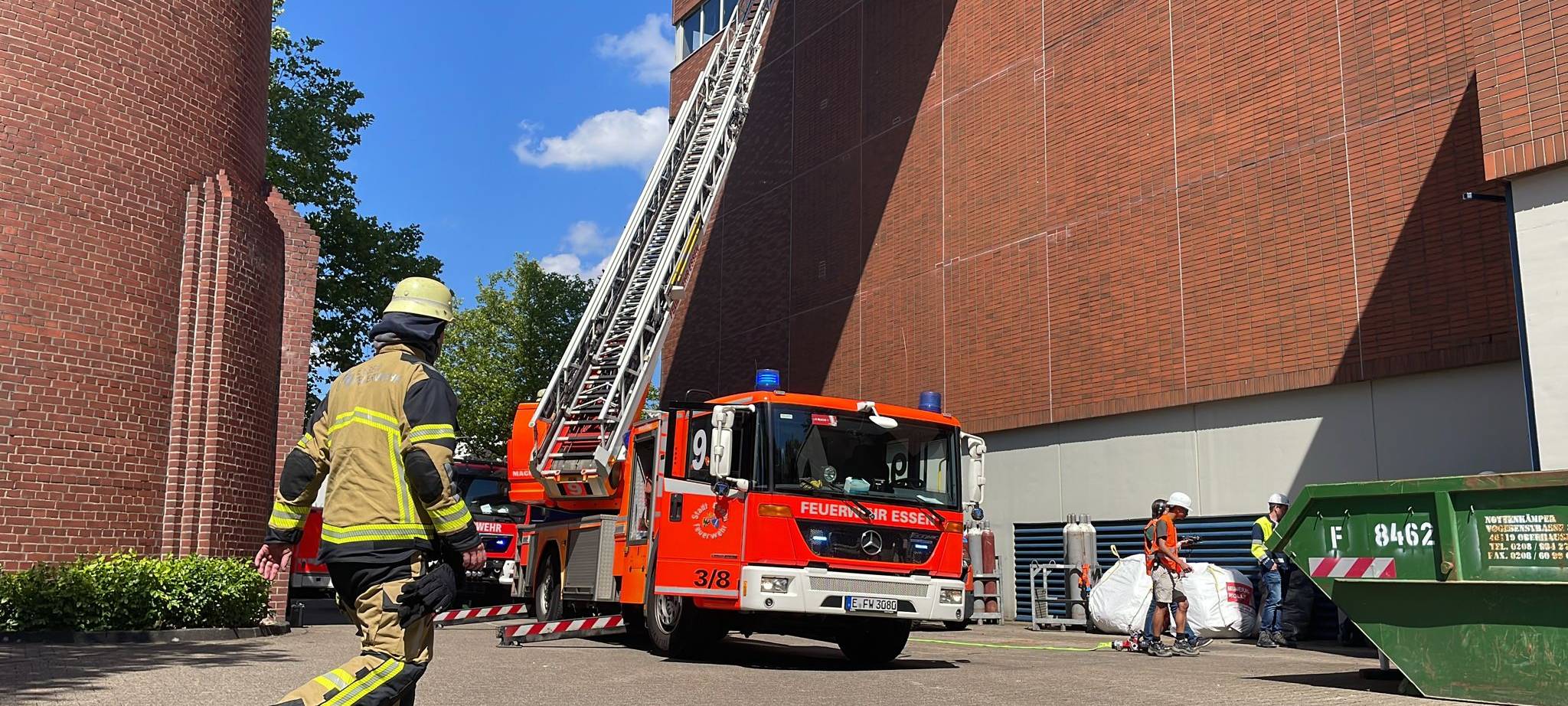 Feuerwehr Essen übt Großeinsatz nach Explosionsalarm