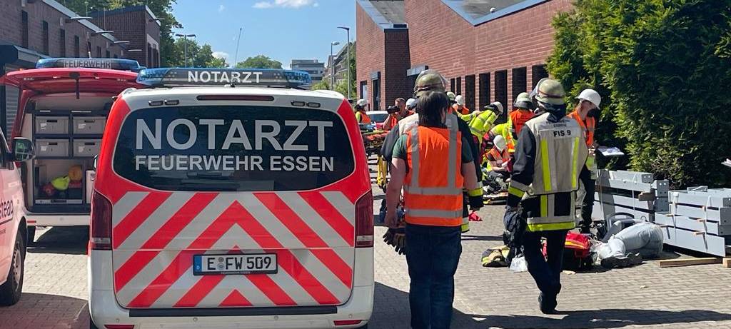Feuerwehr Essen übt Großeinsatz nach Explosionsalarm