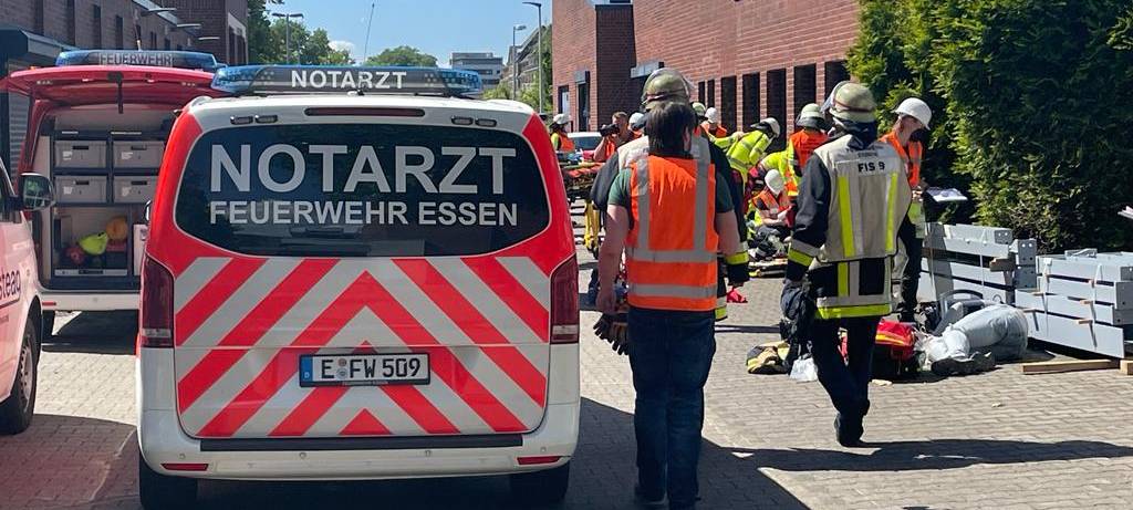 Die Feuerwehr Essen bei ihrer Großübung in Rüttenscheid.