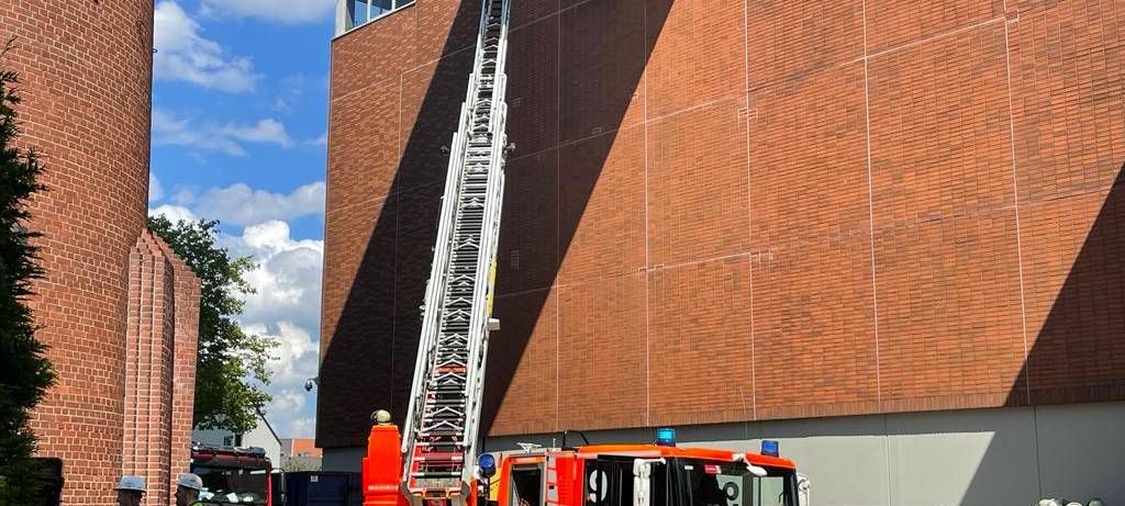 Feuerwehr Essen übt Großeinsatz nach Explosionsalarm