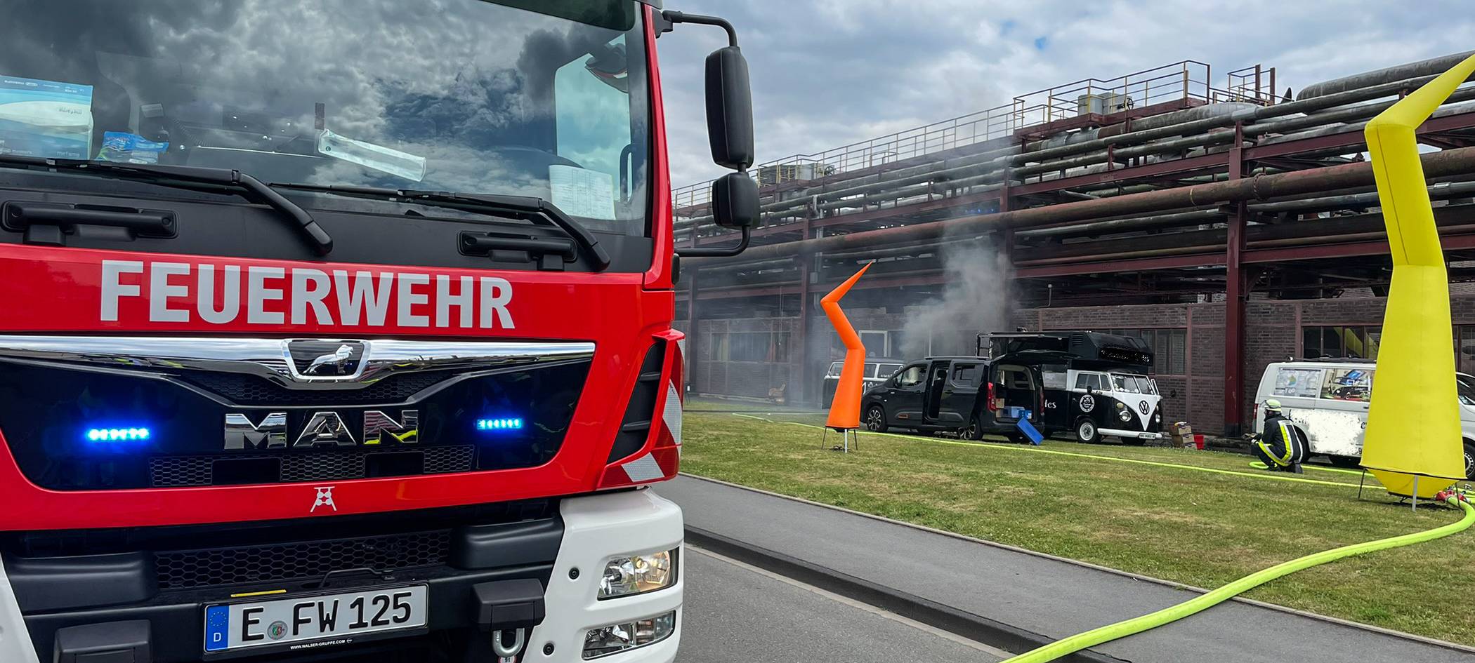 Feuerwehr Essen löscht Foodtruck auf Zollverein