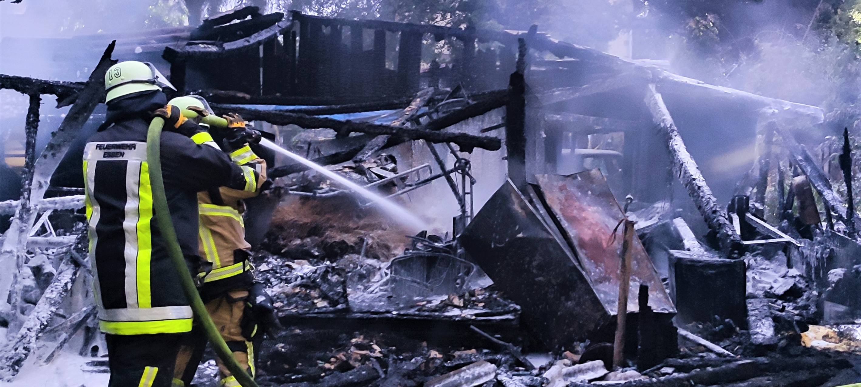 Brand in Essen: Feuerwehr rettet fünf Katzenbabys