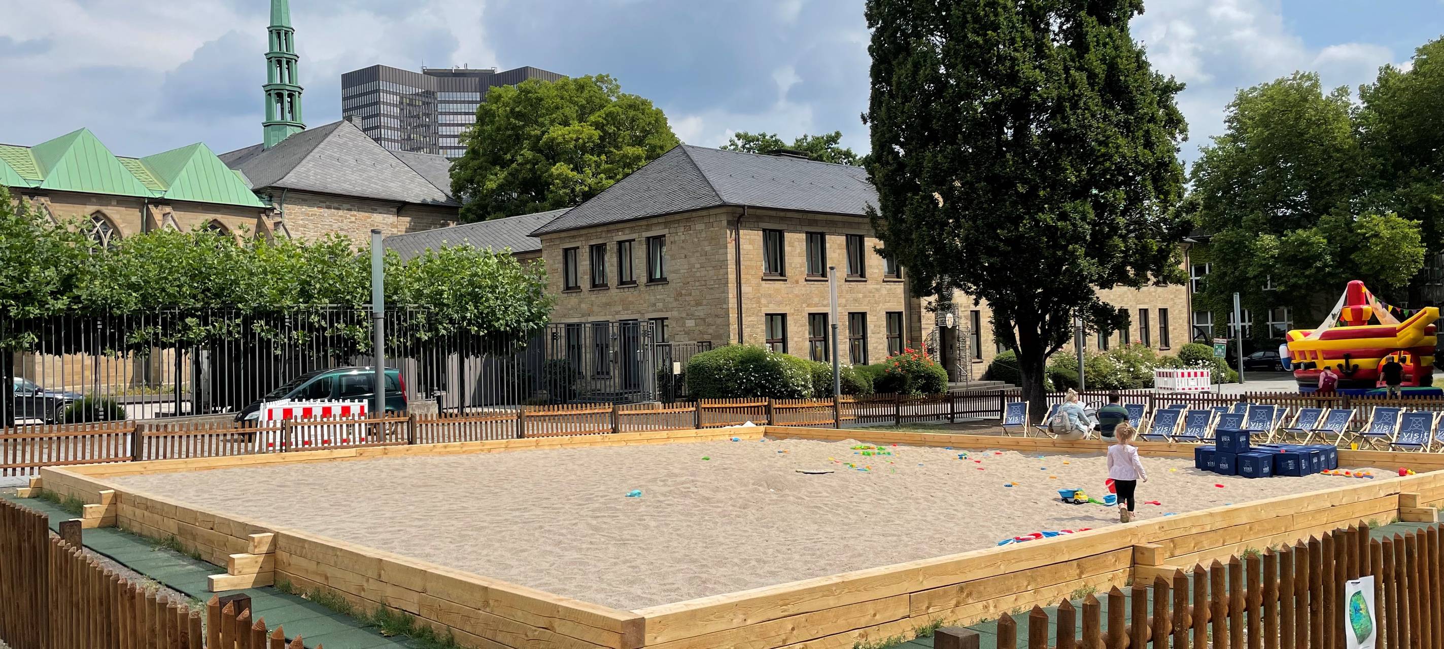 XXL-Sandkasten in Essen wird zum Piratenspielplatz