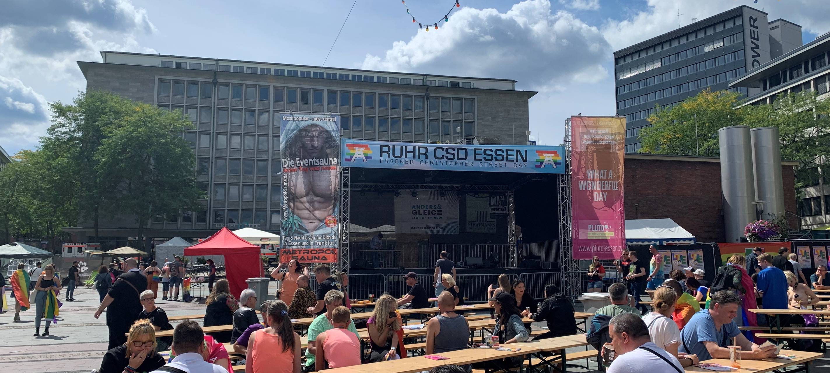 Essen: Tausende Menschen bei Christopher Street Day