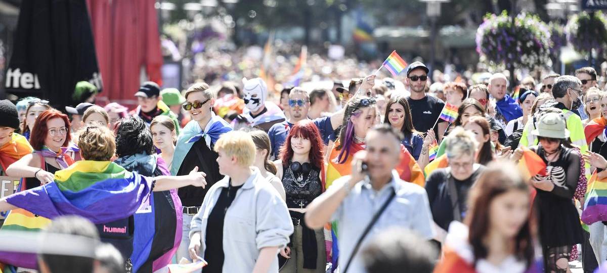 Essen: Tausende Menschen bei Christopher Street Day