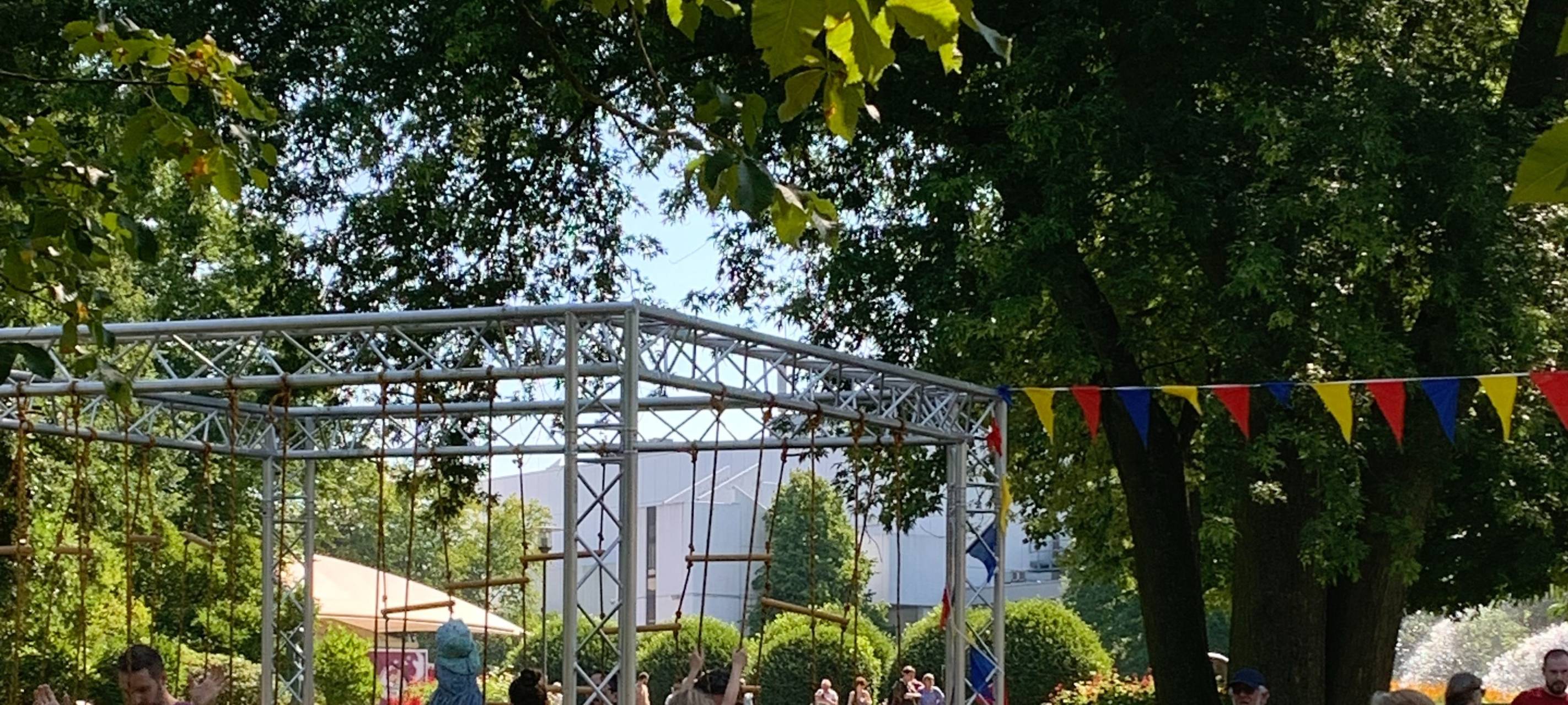 Buntes Fest im Grugapark in Essen