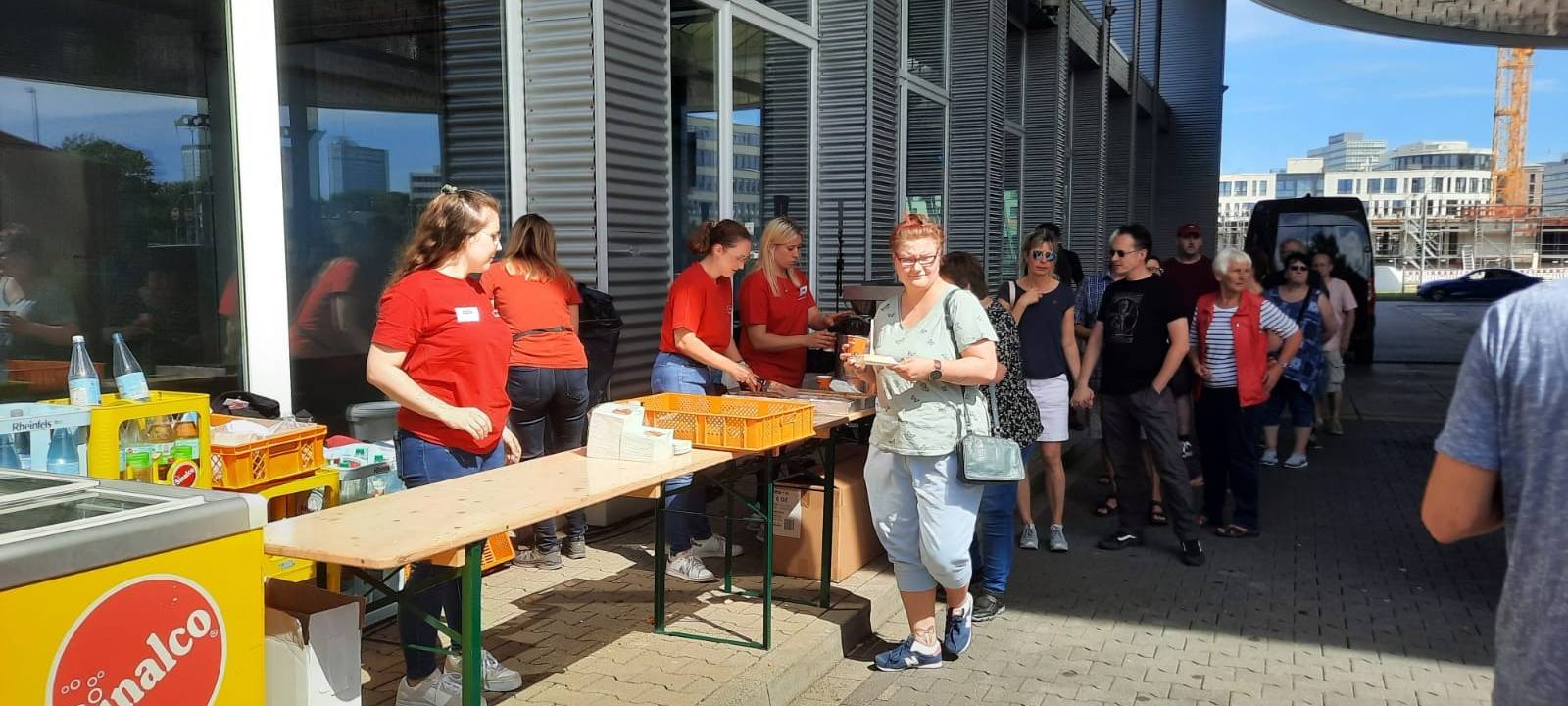Die Kuchentheke am Radio Essen-Verkehrsmeldetag 2022.