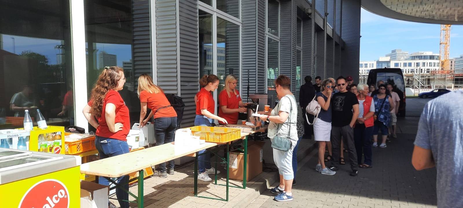 Die Kuchentheke am Radio Essen-Verkehrsmeldetag 2022.