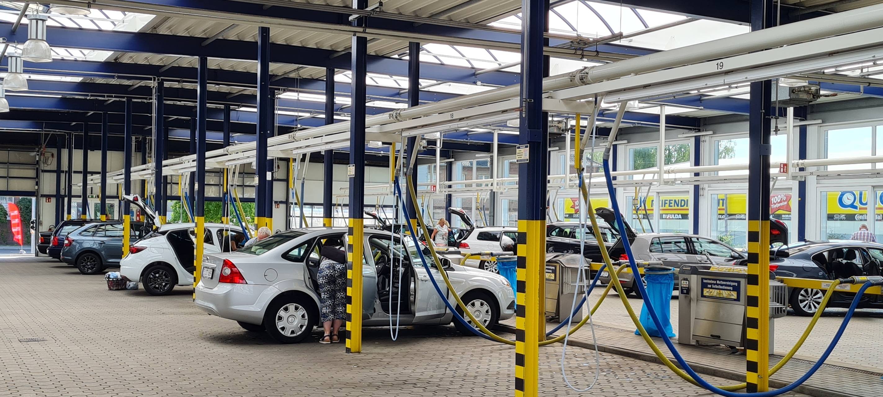 Staubsaugerhalle bei Mr. Wash in Essen