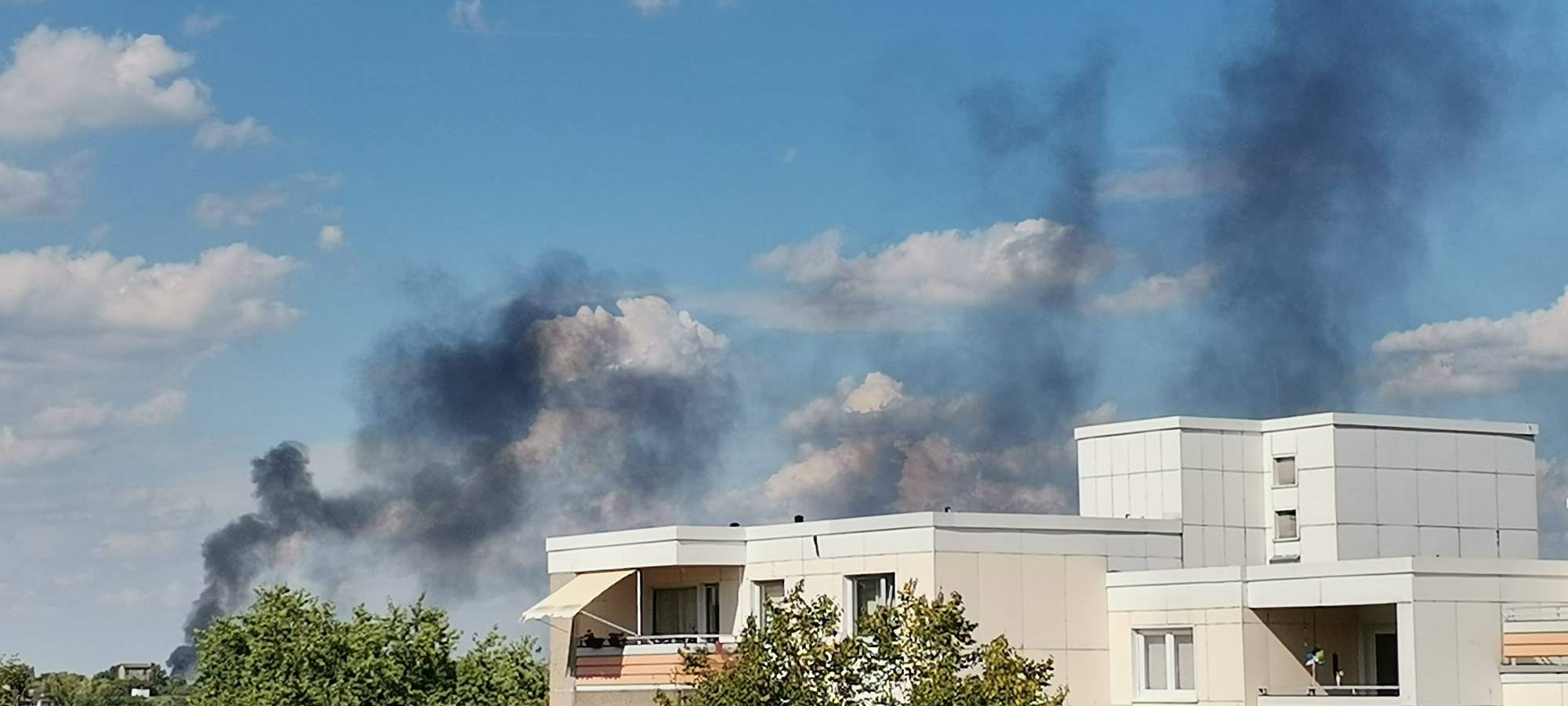 Rauchwolke über Essen: Lagerhalle in Brand