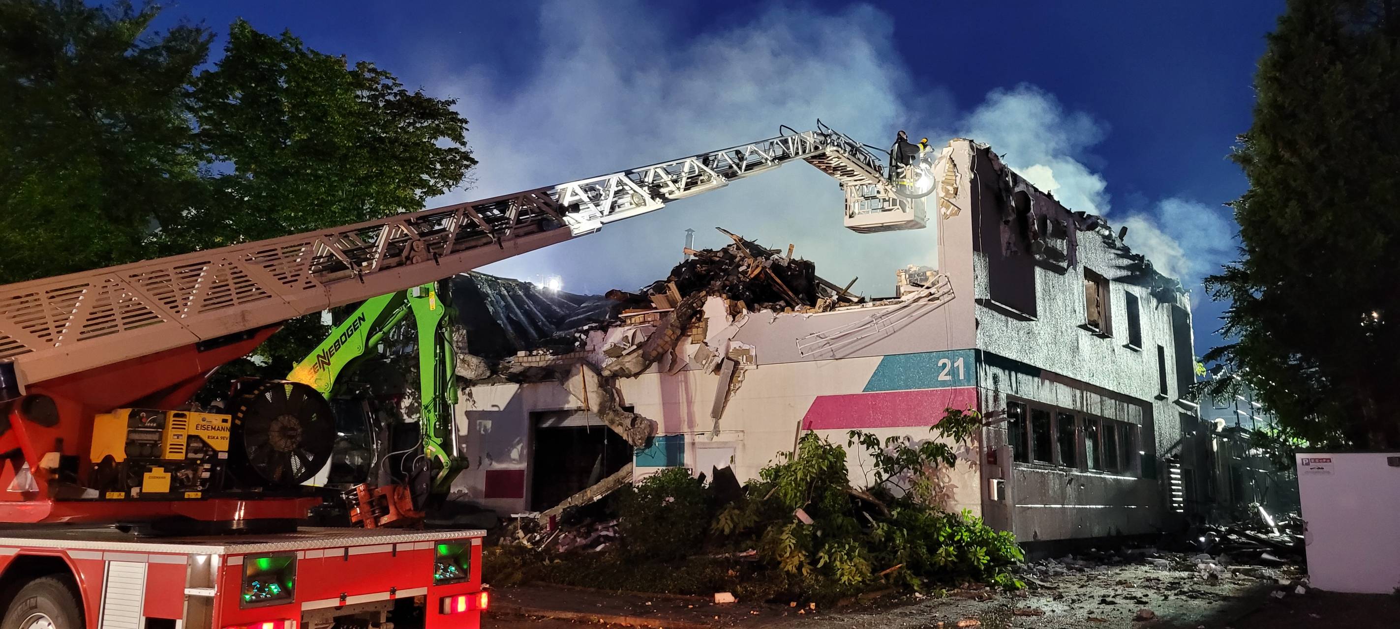 Lagerhalle in Essen-Leithe brennt aus 2022