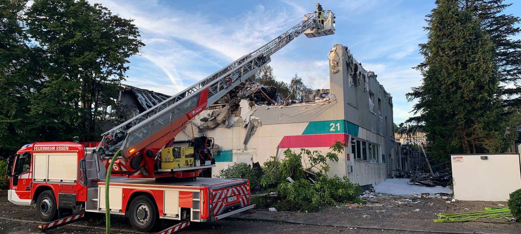 Lagerhalle in Essen-Leithe brennt aus 2022