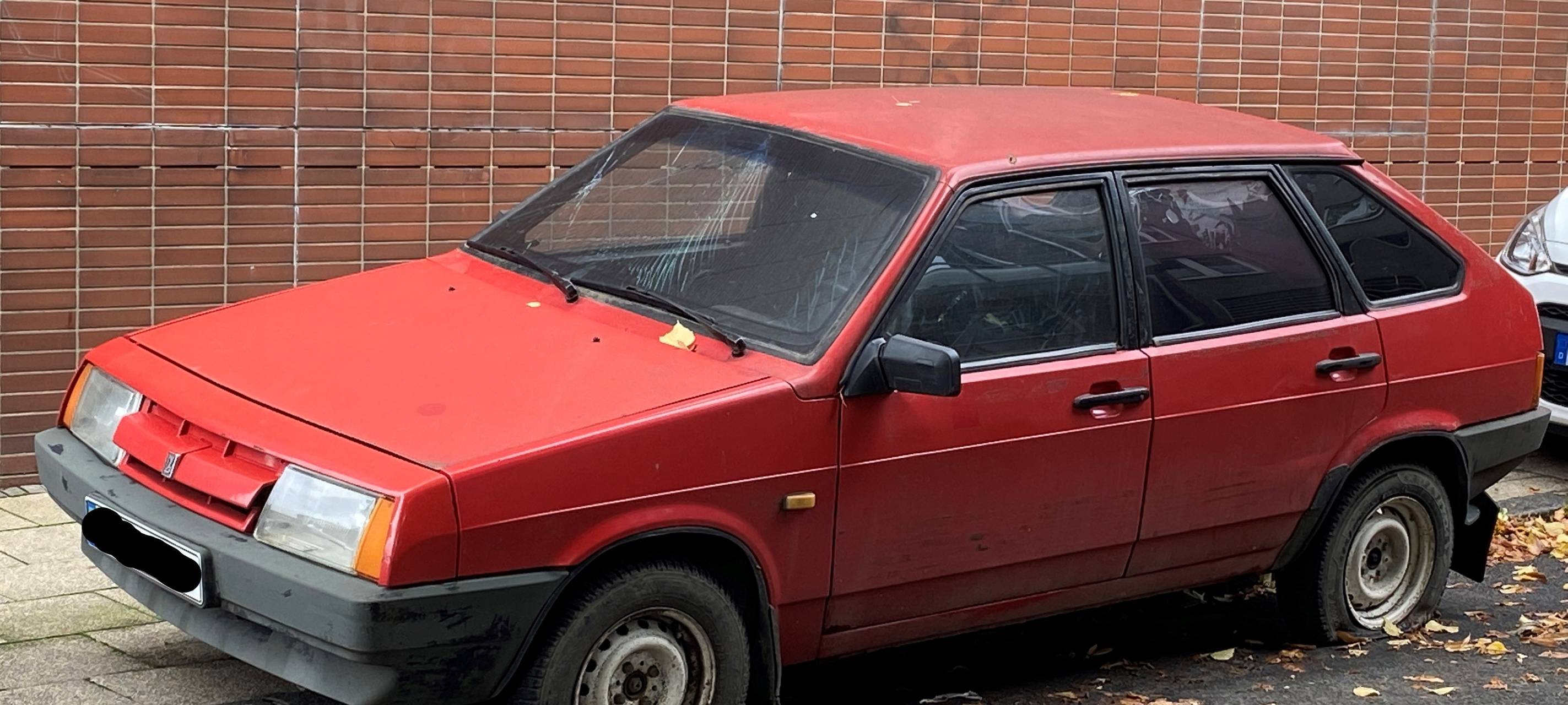 Auto Ukraine im Südviertel Einschusslöcher Auto Ukraine-radio-essen