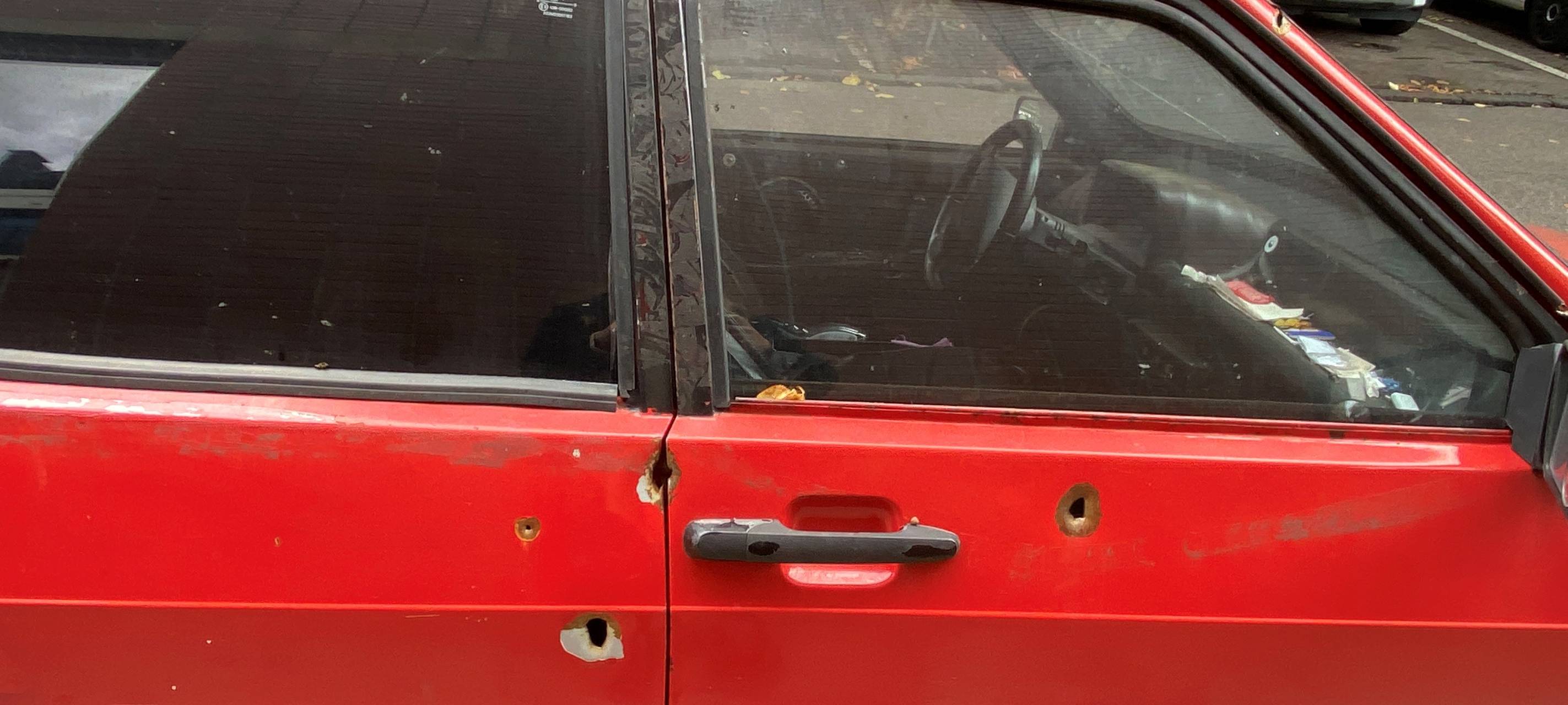 Einschusslöcher Auto Ukraine-radio-essen