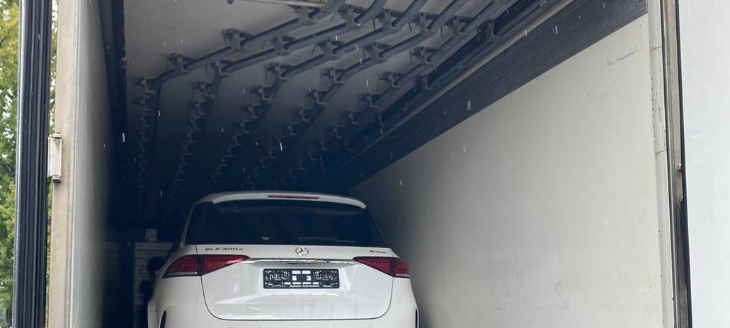 Razzia in Essen: Teure Autos in Kühllaster entdeckt