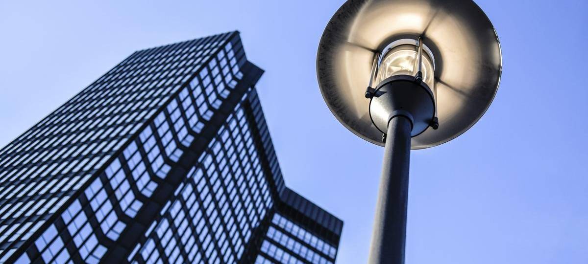 strassenlaterne-radio-essen-rathaus-led-laterne-licht-lampe