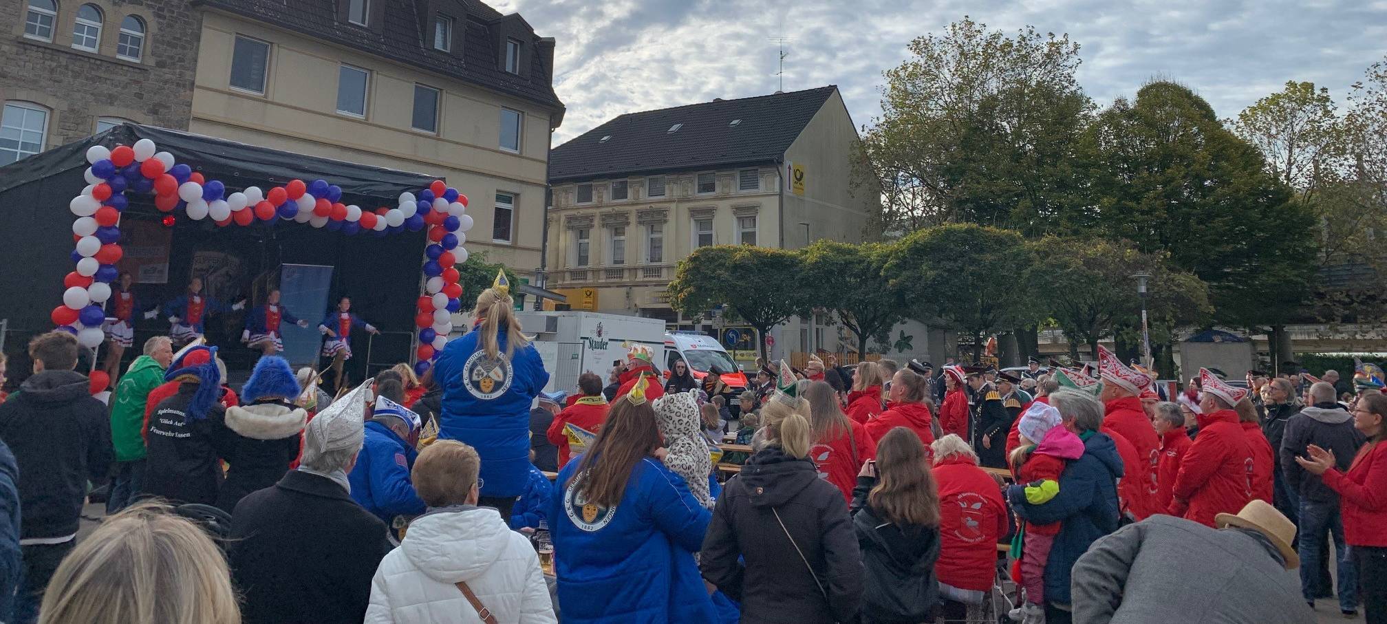 Kupferdreher Markt: Hier startet in Essen die Karnevalssession mit dem traditionellen Hopeditzerwachen.