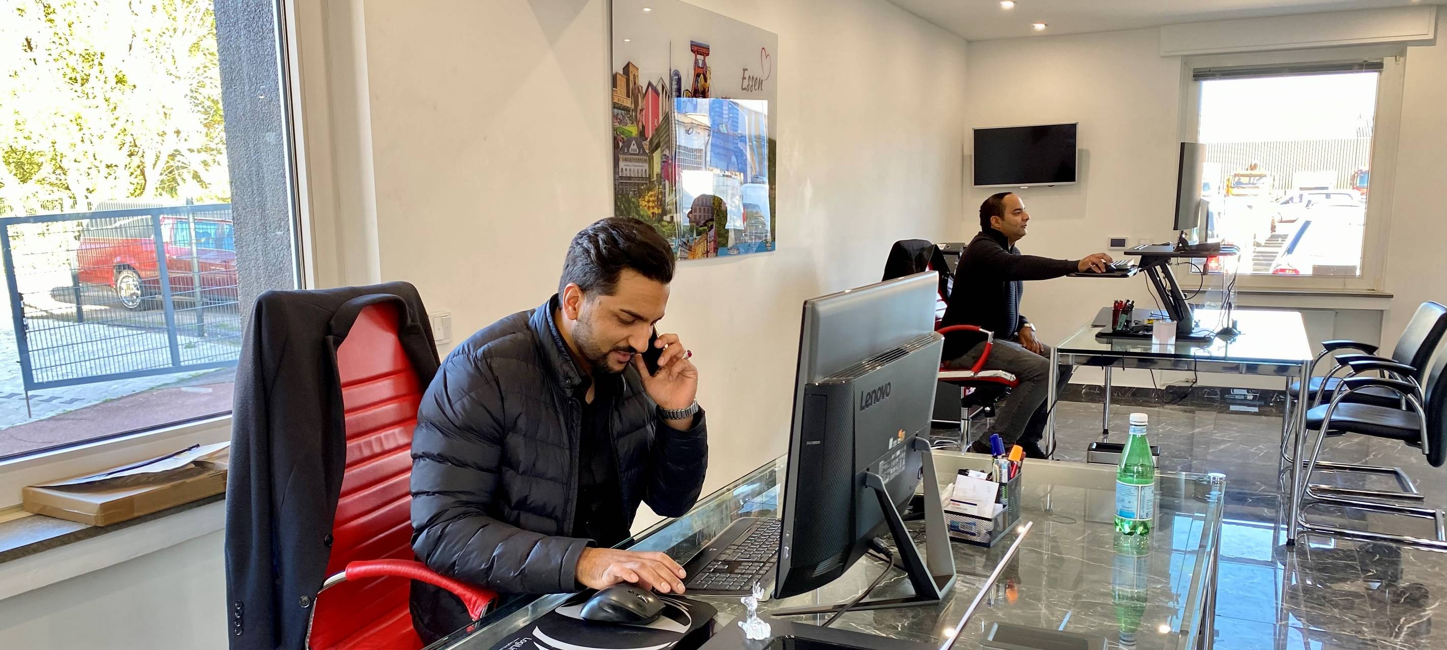 Ein Hof voller Leichenwagen in Essen