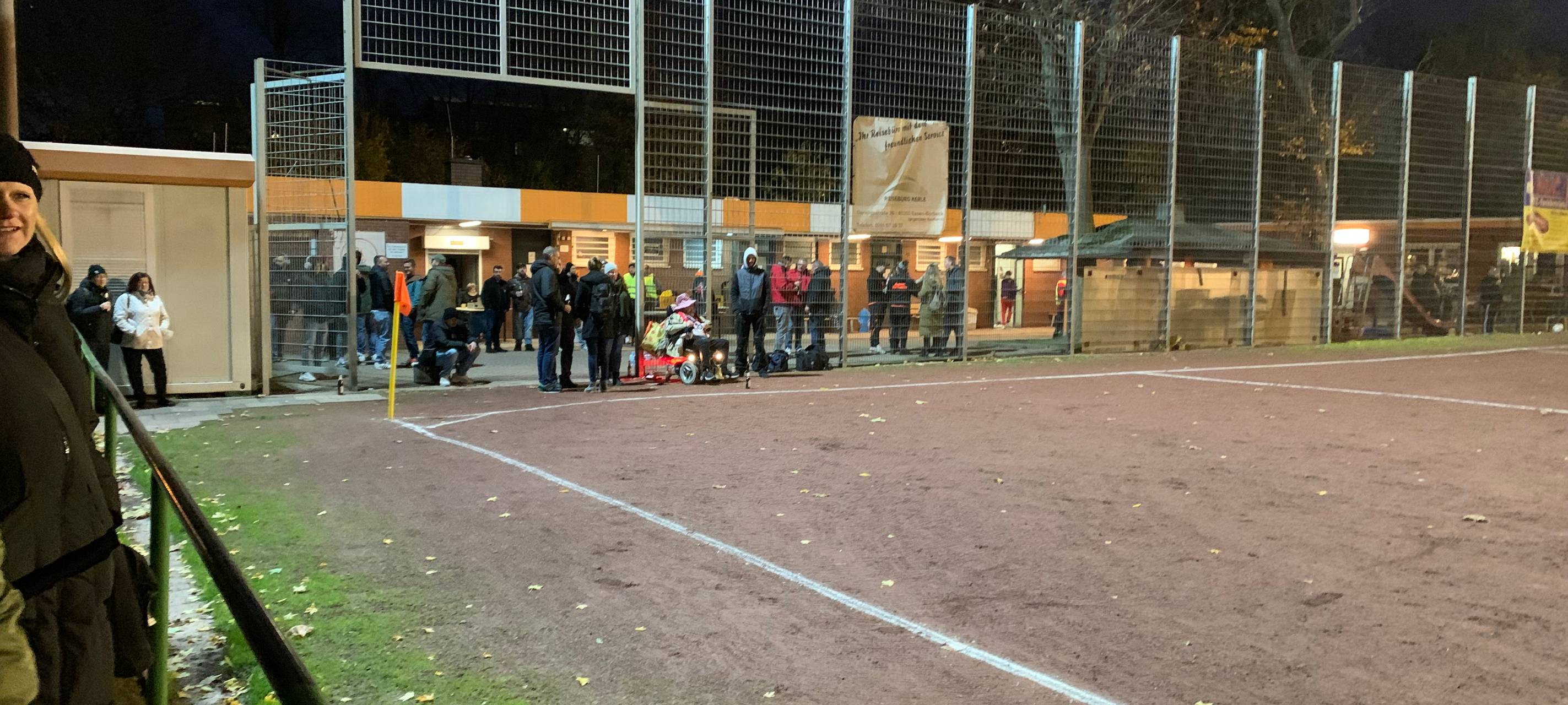 WM-Protest in Essen: Deutsche NACKTionalmannschaft spielt als Statement