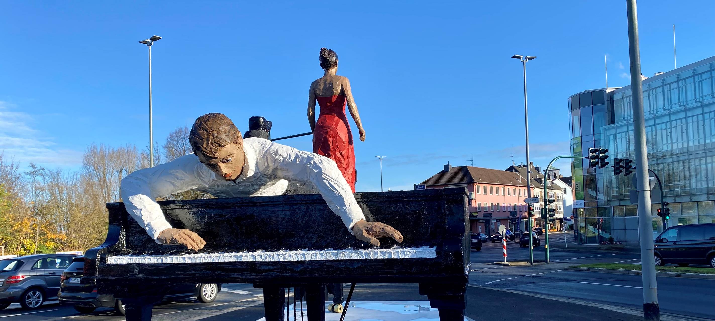 Essen: Klavier steht ab sofort an großer Straßenkreuzung