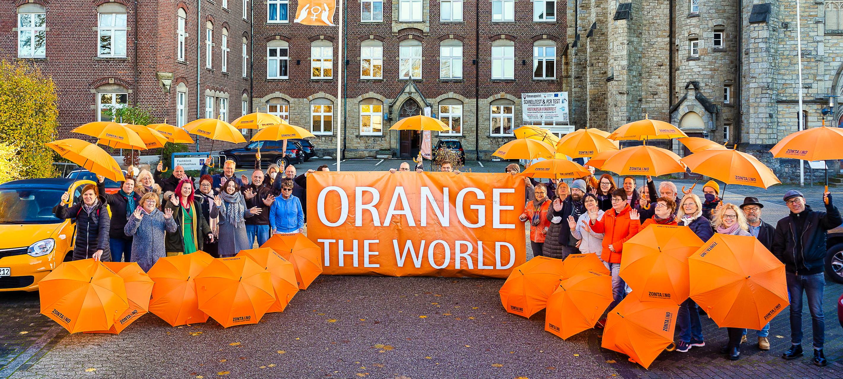 Essen erstrahlt am "Tag gegen Gewalt an Frauen" in orange